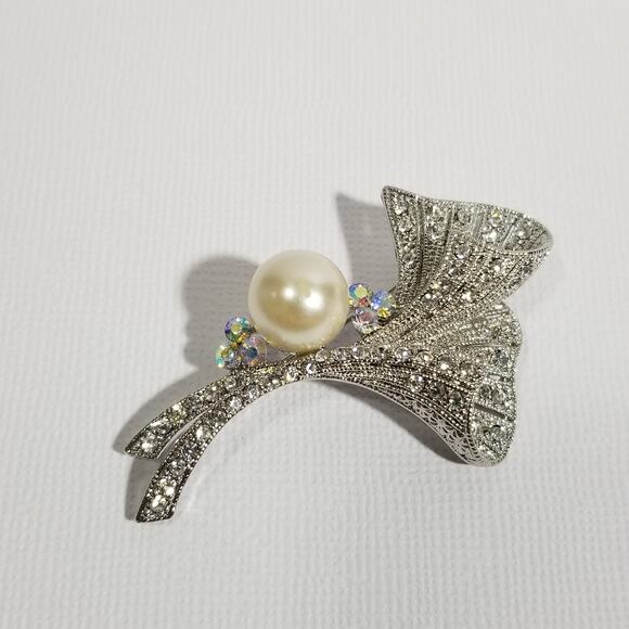 Bouquet brooch faux pearl rhinestone 2 1/4"X1 3/4" 1.1998 - Picture 1 of 9